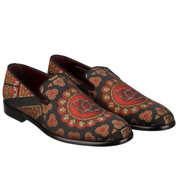 Loafer Schuhe MILANO aus Jacquard mit DG Logo Muster und Metall Krone hinten in Schwarz und Rot von DOLCE & GABBANA