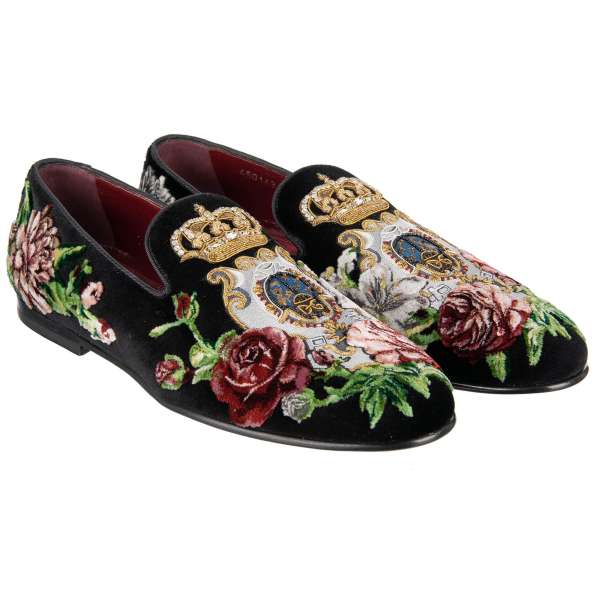 Exklusive Loafer Schuhe YOUNG POPE aus Samt mit Blumen Applikationen und bestickten Krone, Wappen und DG Logo in Schwarz von DOLCE & GABBANA