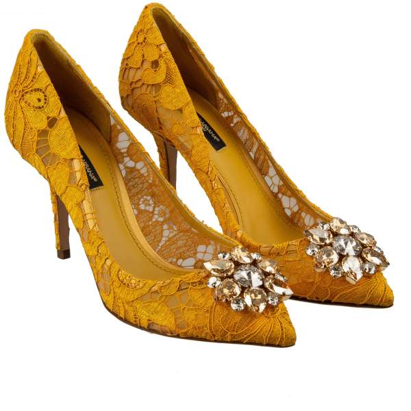Spitzform Pumps BELLUCCI mit Kristallen Brosche aus Taormina Spitze in Gelb von DOLCE & GABBANA