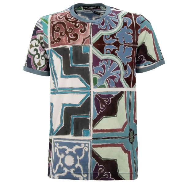 Baumwolle T-Shirt mit Majolika Print in Blau, Bordeaux und Grün von DOLCE & GABBANA