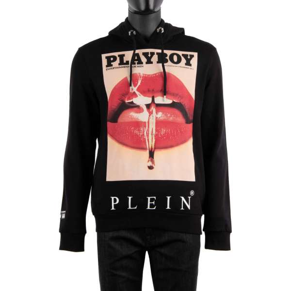 Kapuzenpullover mit Magazin Cover Print von Lauren Young Lippen vorne und mit Playboy Plein' Schriftzug auf der Rückseite von PHILIPP PLEIN x PLAYBOY