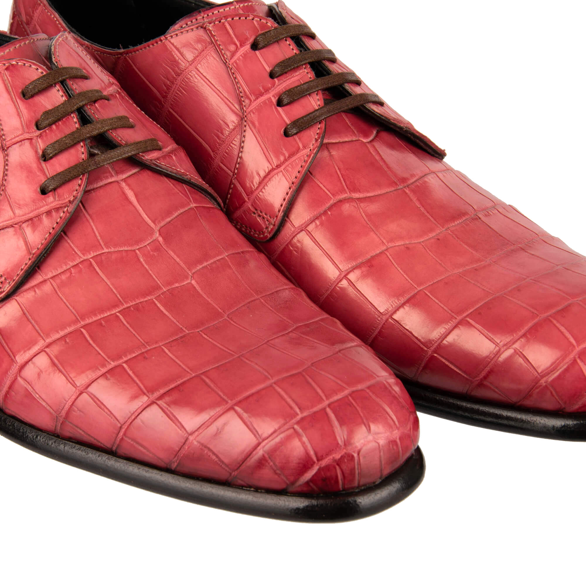 Pink hot sale crocodile shoes