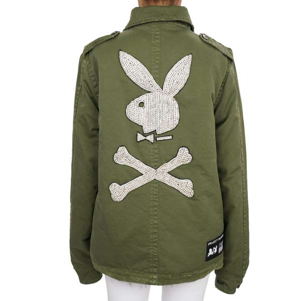 Gefütterte Canvas Army Parka Jacke CRYSTAL mit Kunstpelz, Plein Schriftzug aus Kristallen vorne und großem Playboy Plein Logo aus Kristallen auf der Rückseite von PHILIPP PLEIN x PLAYBOY