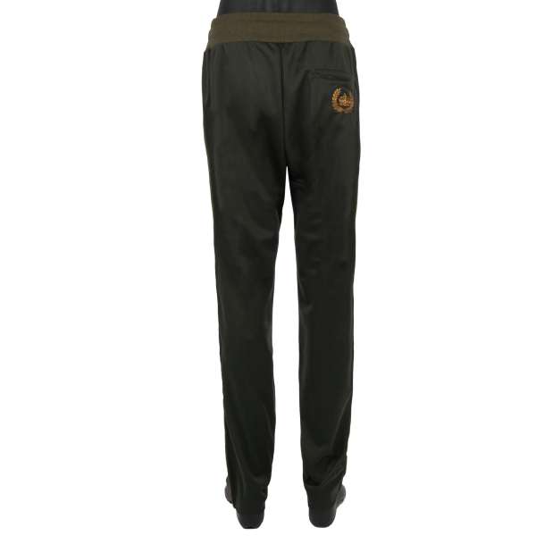 Jogger Hose mit Metallfasern Stickerei Perlen Krone, elastischer Taille und seitlichen Streifen in Grün von DOLCE & GABBANA 