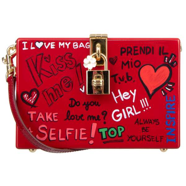 Abendtasche / Clutch DOLCE BOX mit Wand Graffiti mit Schriften "I Love my Bag" , "Hey Girl" , "Take a Selfie", "All I need is Love and WiFi" , "100% D&G" und weiteren von DOLCE & GABBANA