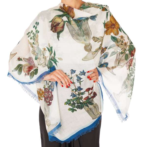 Großer Schal / Foulard aus Kashmir und Seide Mischung mit Blumen und Logo Print in Weiß-Beige und Blau von DOLCE & GABBANA