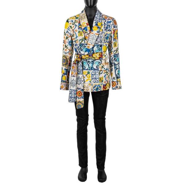 Majolica Printed Long Blazer Jacket made of linen with belt fastening and shawl collar by DOLCE & GABBANA