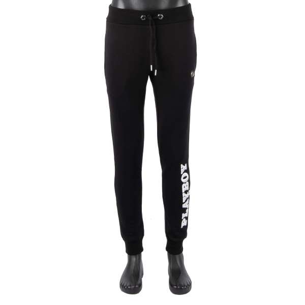 Jogging Trousers / Sporthose mit besticktem PLAYBOY X PLEIN Schriftzug und Logo Schild vorne und mit Project Playboy Logo auf der Rückseite von PHILIPP PLEIN x PLAYBOY