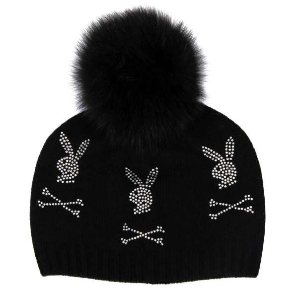 Beanie Strickmütze aus Wolle und Kaschmir Mischung mit sechs Bunny Skull Logos aus Strass und Fuchsfell Pompon von PHILIPP PLEIN x PLAYBOY