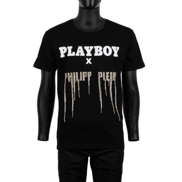 T-Shirt mit massivem Gothic Logo aus weißen Kristallen vorne und mit 'Playboy X Plein' Logo Schild aus Leder auf der Rückseite von PHILIPP PLEIN x PLAYBOY