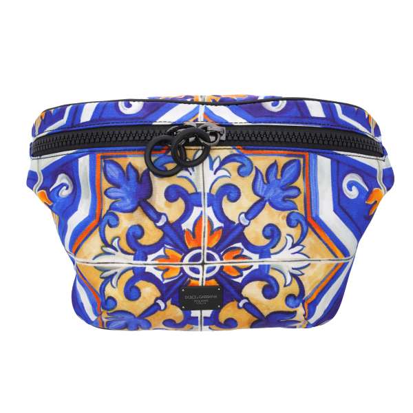 Crossbody Tasche / Gürteltasche / Clutch aus Nylon mit Majolika Print und Logo Schild von DOLCE & GABBANA