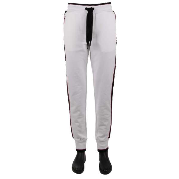 Trainingshose / Sweatpants mit Kontrast-Streifen, Logo Schild, Taschen mit Reißverschluss und elastischer Taille von DOLCE & GABBANA 