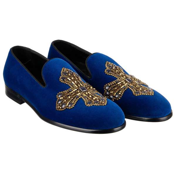 Loafer MILANO aus Samt mit besticktem Kreuz aus Nieten und Perlen von DOLCE & GABBANA