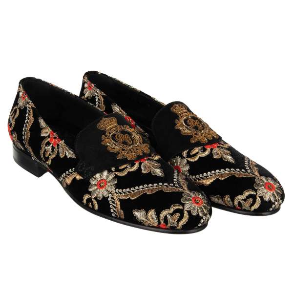 Loafer Schuhe VIVALDI aus Samt mit bestickter Krone, DG Logo und Blumen Stickerei in Schwarz, Gold und Rot von DOLCE & GABBANA