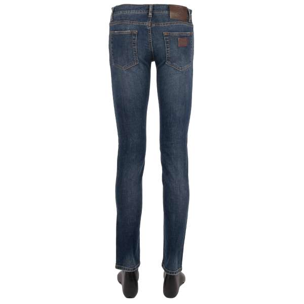 Schmal geschnittene 5-Pockets Jeans SKINNY mit Logo Schild und Logo Sticker von DOLCE & GABBANA 