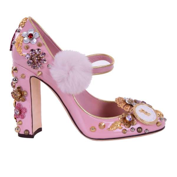 Lackleder Cinderella Pumps VALLY mit goldenen, floralen Applikationen aus Kristallen, Nieten und Leder und einer Uhr Brosche von DOLCE & GABBANA Black Label