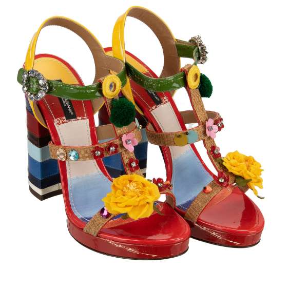 Beschmückte Sandalen KEIRA aus Lackleder mit Raffia, Kristallen, Blumen und Stickerei in Rot, Gelb, Grün und Blau von DOLCE & GABBANA 